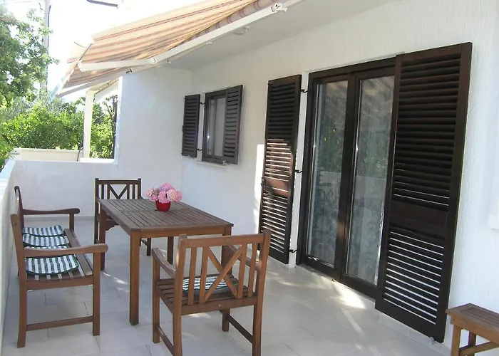 Apartments Mari With Terrace