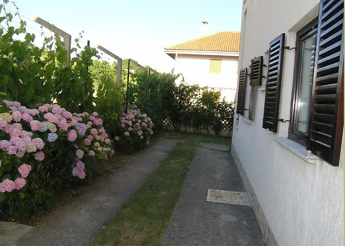 Apartments Mari With Terrace