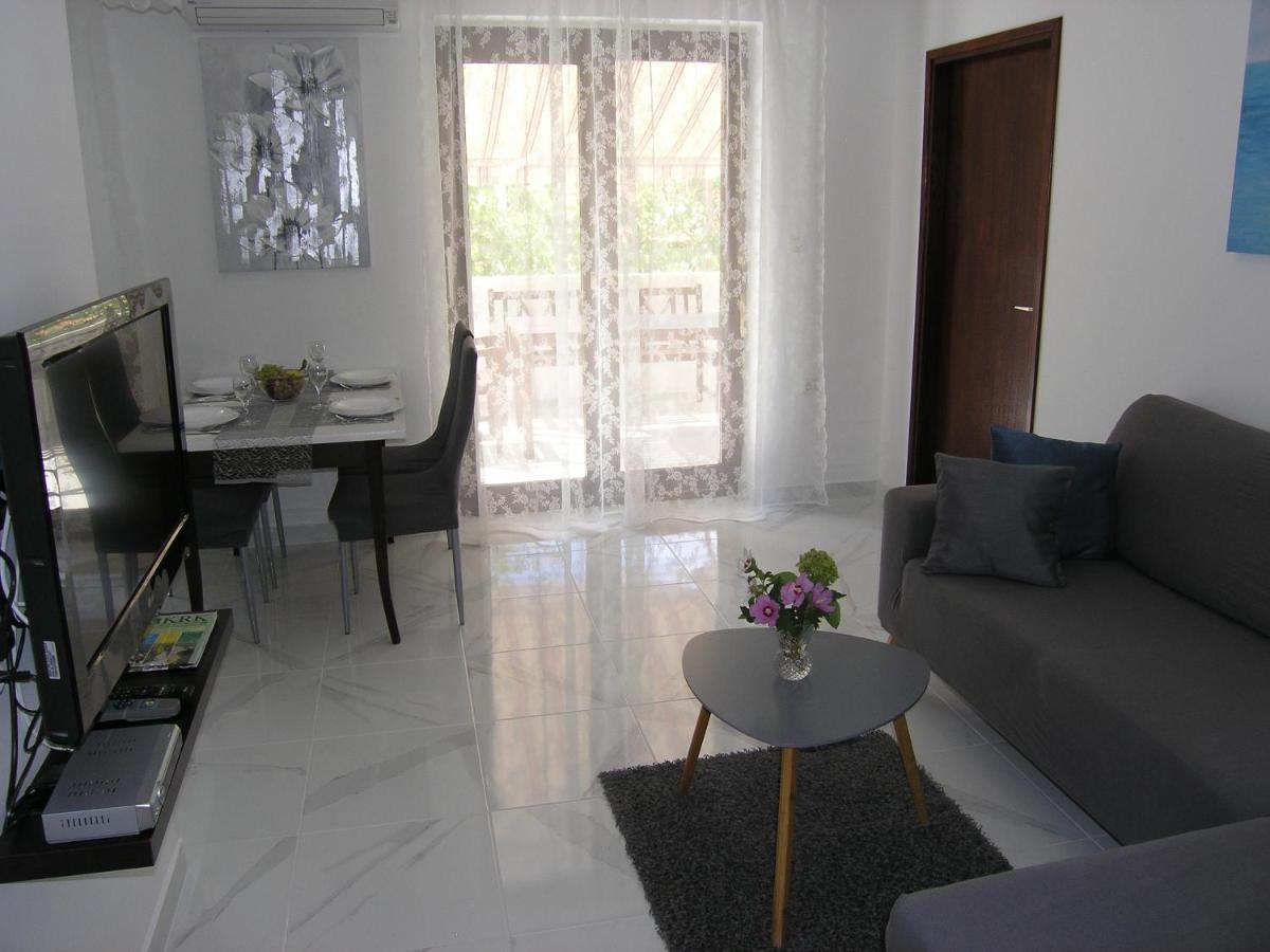 Apartment Mari With Terrace Baška