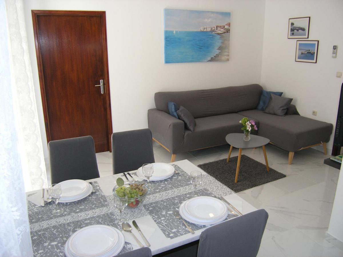 Mari With Terrace Apartment Baška